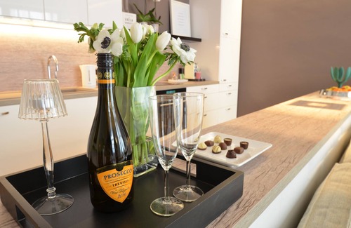 Dreimuhlen Apartment | Experience Asante Designer Apt in Central Munich - 9.8 Rated