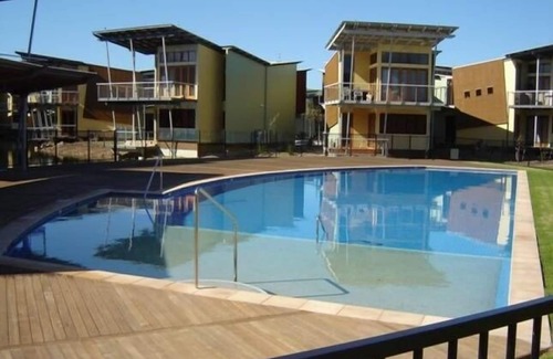 Normanville House | Inviting Family Villa on the Lagoon for Memorable Getaways