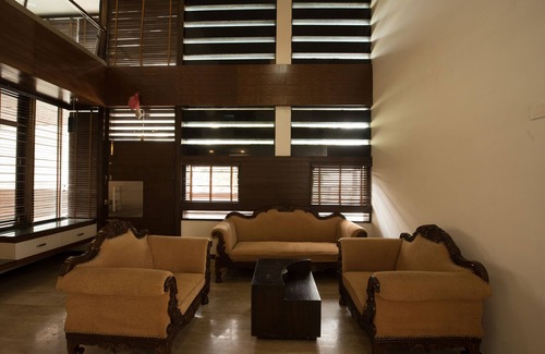 Yeshwanthpur House | Ideal Family Retreat in a High-End Bungalow
