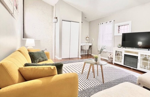 Bella Vista House | Prime City Location! Walk to Attractions & Enjoy Family-Friendly Amenities!