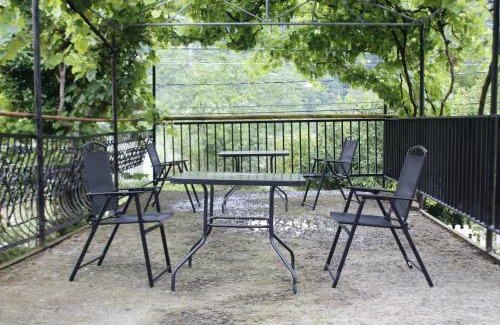 Kutaisi House | Cozy Guesthouse: Perfect for Families and Pets