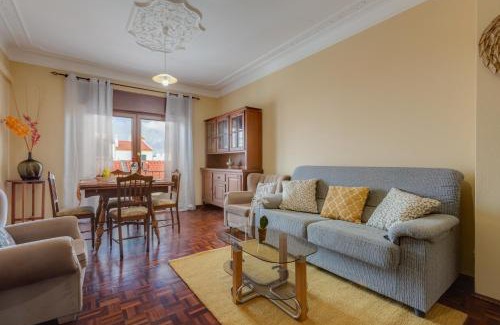 Alfarrobeira House | Ideal Retreat for Family & Friends with Ocean View Bliss
