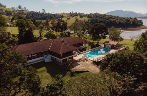 Sete Pontes House | Idyllic Best House by the Water with Private Pool & Pet Friendly