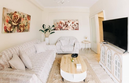 Patras Apartment | Pet-Friendly Retreat at Best House Saint John Patras