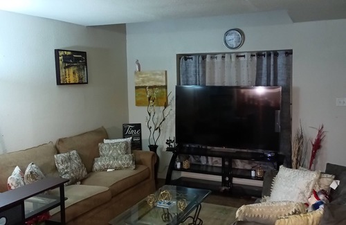 Clodine House | Cozy Houston Private Townhome with Child-Friendly Amenities