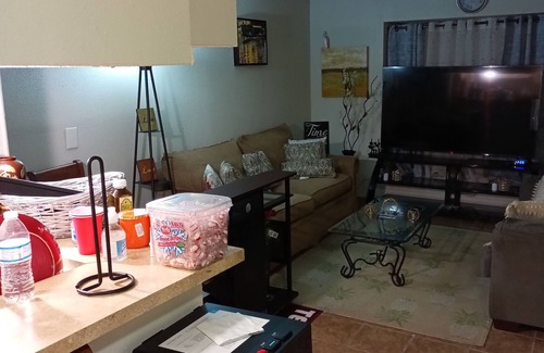 Clodine House | Cozy Houston Private Townhome with Child-Friendly Amenities