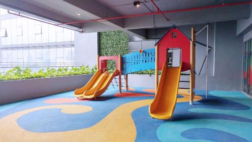 Pancoran Apartment | Discover L'Avenue Apartment in Pancoran - Family-Friendly Stay