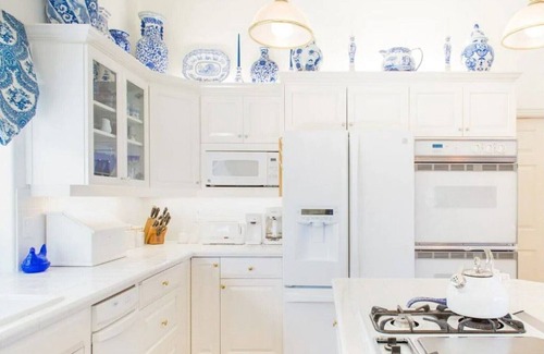 Northeast Tacoma House | Panoramic Views in Tacoma: Perfect Family Getaway with Pool