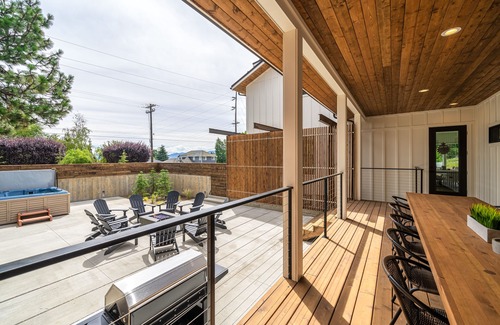 Wenatchee House | Unmatched Experience in Wenatchee with Spa & Ocean Views