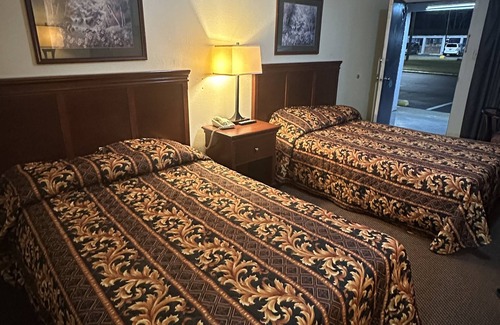Gunter Afs Hotel | Cozy Stay at Best Inn with Breakfast and Family-Friendly Vibes