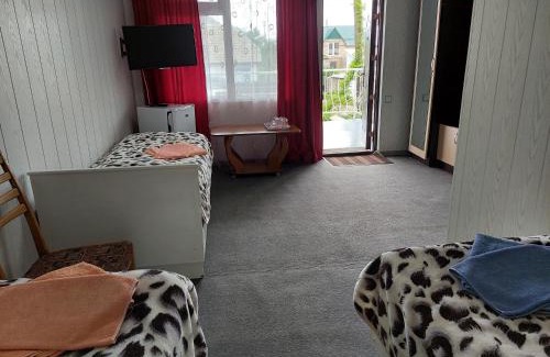 Cholpon-Ata House | Highly Rated Family Haven with Kitchen Amenities