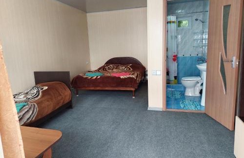 Cholpon-Ata House | Highly Rated Family Haven with Kitchen Amenities