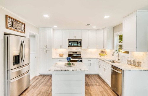 Gainesville House | Beautiful Lake Views with Outdoor Deck - Guest Rated 10/10