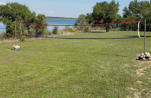 Whitney House | Lakefront Retreat: Unforgettable Sunsets & Pet Friendly