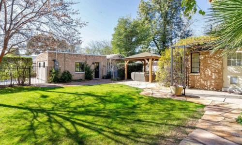 Encanto House | Top-Rated Guesthouse in Melrose - Family Friendly Escape!