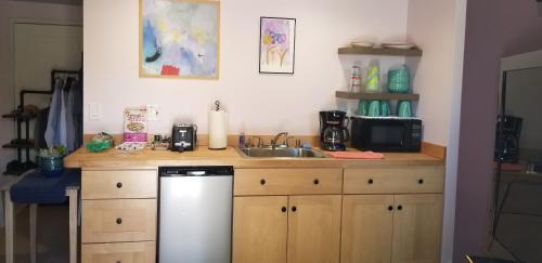 Encanto House | Top-Rated Guesthouse in Melrose - Family Friendly Escape!