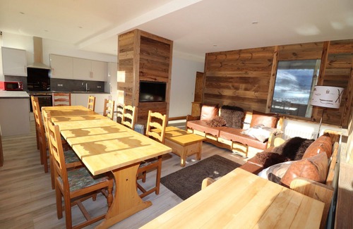 Tignes le Lac Apartment | Prime Location with Scenic Views in Tignes - 4 Bedroom Stay