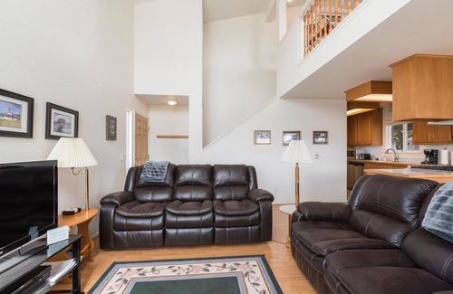 Marine Terrace House | Oceanfront Wedgewood Beach House with Pool & Ocean View