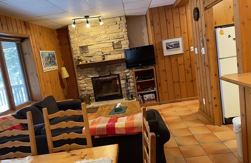 Domaine Nansen House | Ideal Location Steps from Beach & Ski, Pet-Friendly Stay