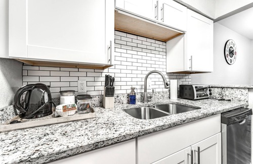 Arlington Apartment | Prime Downtown Location | Steps from AT&T & Ranger Stadium