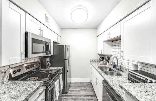Arlington Apartment | Prime Downtown Location | Steps from AT&T & Ranger Stadium