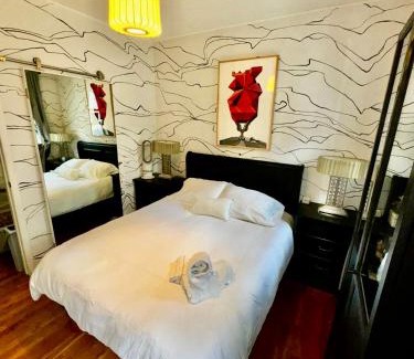 Union City Apartment | Unbeatable NYC Location: 2 Bedrooms Steps from Subway