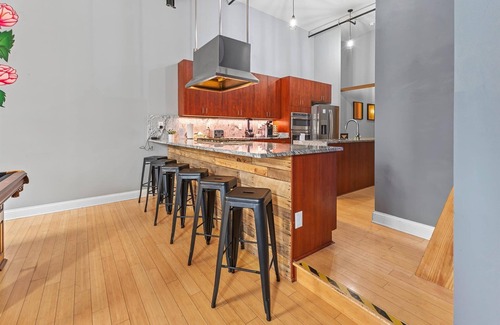 Wholesale District Apartment | Prime Location for Conventions, Sports & Nightlife Awaits