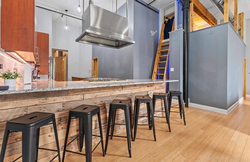 Wholesale District Apartment | Prime Location for Conventions, Sports & Nightlife Awaits
