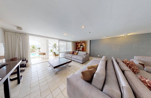 Vila Velha House | Unmatched Views and Beachfront Bliss Await You