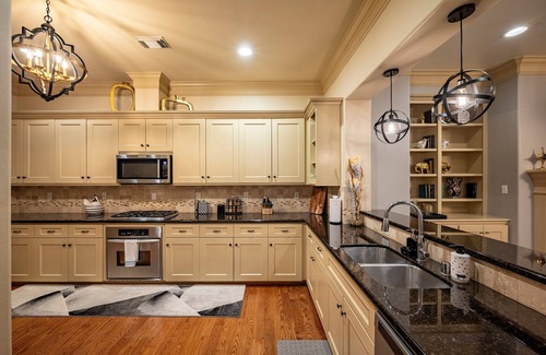 The Galleria House | Prime Houston Location - Family-Friendly Home with Spa