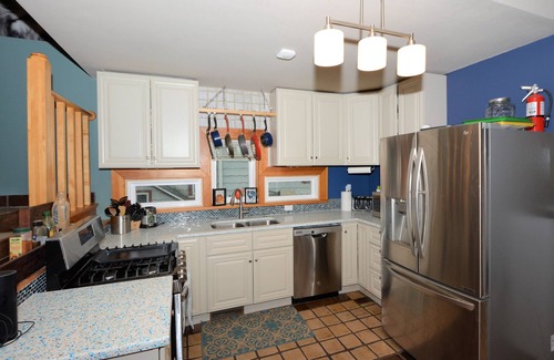 Lower East Side House | Prime Location in Milwaukee with Top Amenities for Everyone