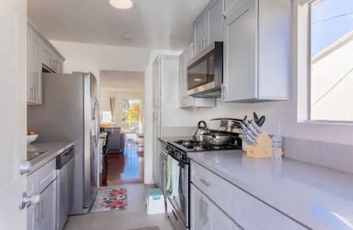 San Gabriel House | Prime Location in SGV with Pool, Spa & Breakfast Included