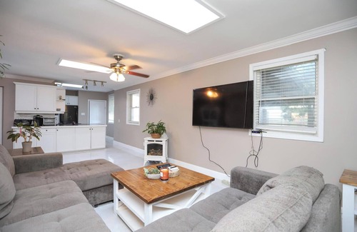 North London House | Prime City Location with Pet-Friendly Amenities