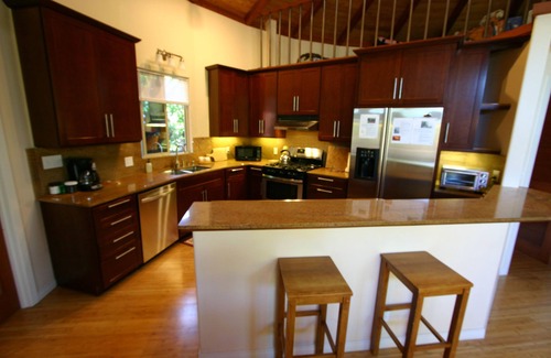 Kamuela House | Best Location Island Retreat with Oceanfront Views & Pool