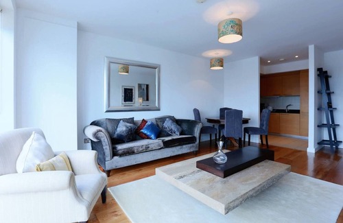 Grand Canal Dock Apartment | Prime Location Penthouse with Child-Friendly Amenities