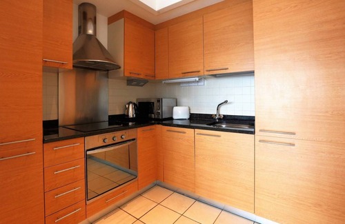 Grand Canal Dock Apartment | Prime Location Penthouse with Child-Friendly Amenities