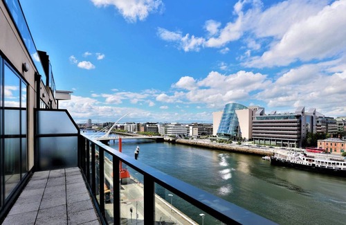 Grand Canal Dock Apartment | Prime Location Penthouse with Child-Friendly Amenities