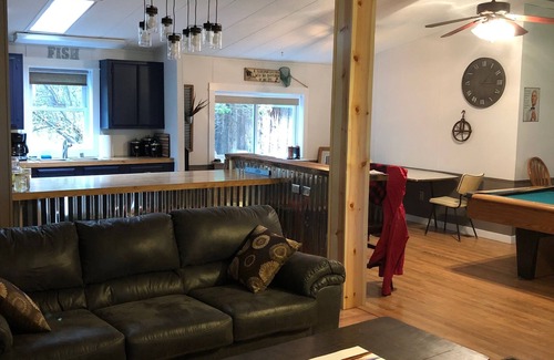 Cascade House | Prime Location Along the Missouri River with Family Amenities