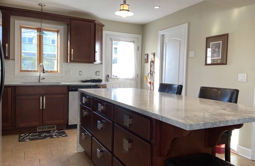 Alexandria Bay House | Prime Location Hotel with Family Amenities and Top Ratings
