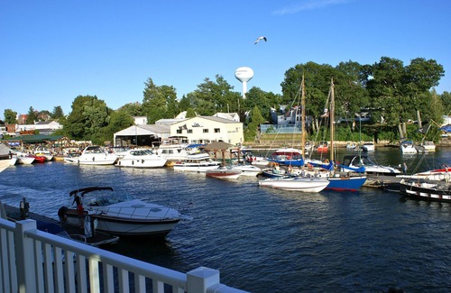 Alexandria Bay House | Prime Location Hotel with Family Amenities and Top Ratings