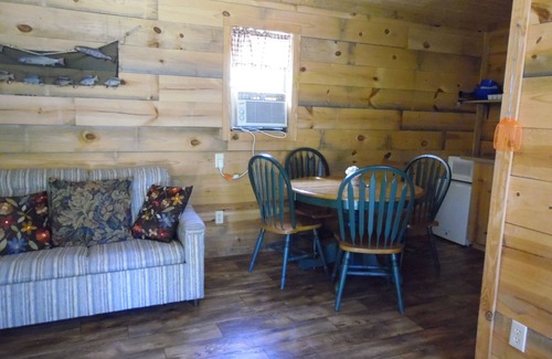 Murfreesboro Cabin | Prime Location! The Keeper's Cabin - Pet Friendly Retreat