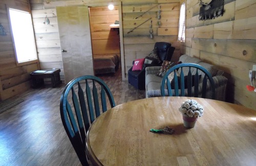 Murfreesboro Cabin | Prime Location! The Keeper's Cabin - Pet Friendly Retreat