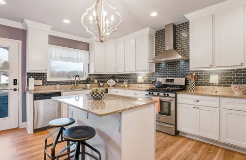 Osage Beach House | Prime Location with Water Toys & Pet-Friendly Amenities