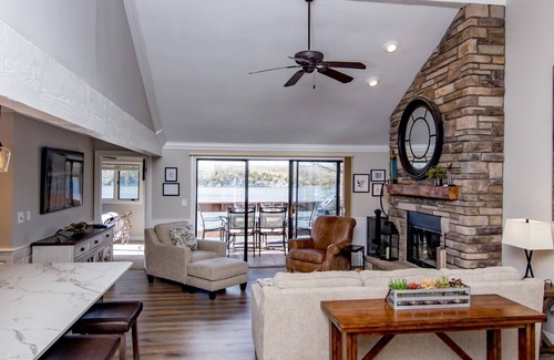 Osage Beach Condo | Top-Rated 3BR Knolls Condo with Main Channel Views & Pools