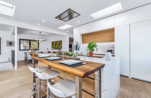Encinitas House | Modern Beach House with Ocean Views and Premier Amenities