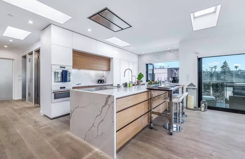 Encinitas House | Modern Beach House with Ocean Views and Premier Amenities