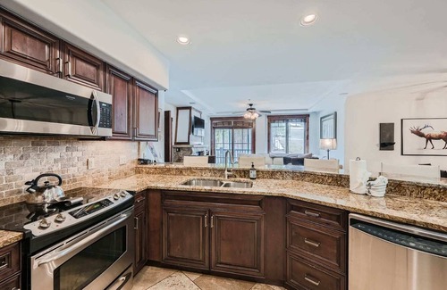 Breckenridge Condo | Best Mtn View-Ski In Ski Out & Gondola to Downtown