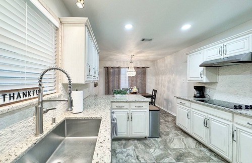 Keller House | Cozy Keller Home: Pet Friendly with Spa & Breakfast Included