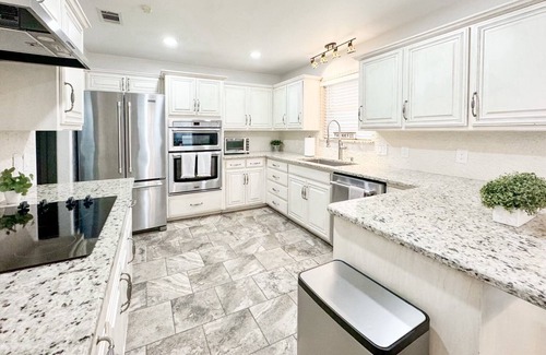 Keller House | Cozy Keller Home: Pet Friendly with Spa & Breakfast Included