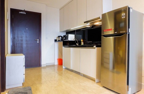 Jakarta Apartment | Cozy North L'Avenue Apartment with Kitchen & Breakfast Included